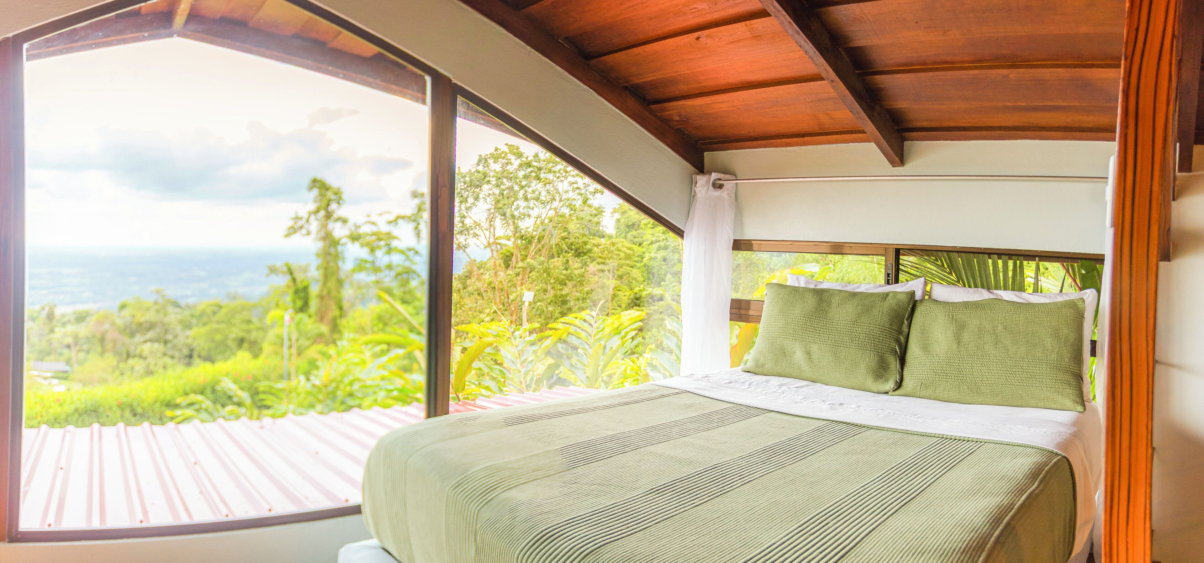 Blackout drapes, travel crib, free wired internet, bed sheets