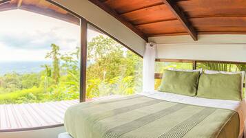 Blackout curtains, travel cot, free wired Internet, bed sheets