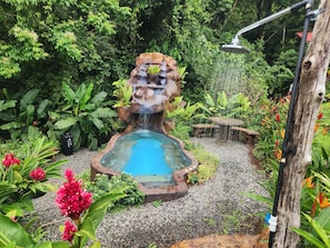 Outdoor spa tub - Cabañas Caeli Rainforest Glass Cabin La Perezosa La Fortuna (Peñas Blancas)
