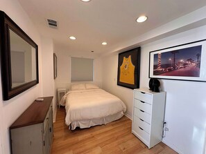 1 bedroom, iron/ironing board, travel crib, WiFi - Manhattan Beach Beachfront On The Strand (Manhattan Beach)