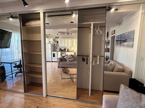 Televisión, oficina