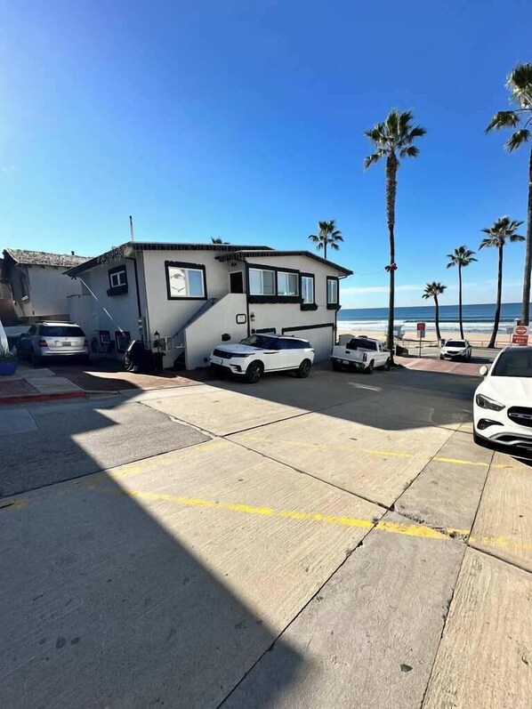 Property grounds - Manhattan Beach Beachfront On The Strand (Manhattan Beach)