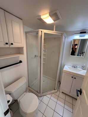 Luokittelematon kuva, 4 kautta 32, painike