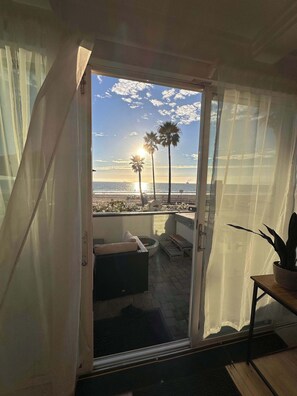 Interior - Manhattan Beach Beachfront On The Strand (Manhattan Beach)