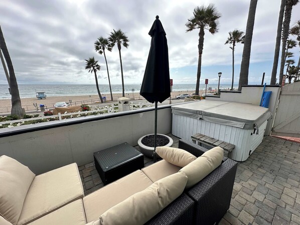 Terrace/patio - Manhattan Beach Beachfront On The Strand (Manhattan Beach)