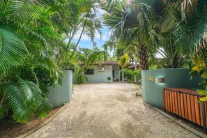 Villa, 2 Bedrooms | Property grounds
