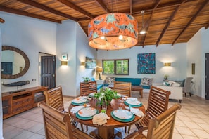 Villa, 2 Bedrooms | Dining