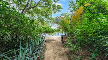 Villa, 2 Bedrooms | Property grounds