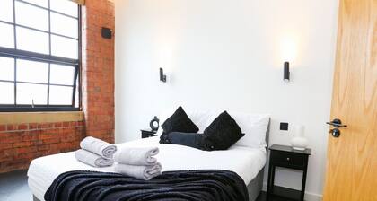 The Nichols Building Spacious 3-Bedroom Apartment