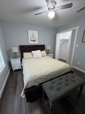 3 bedrooms, iron/ironing board, free WiFi, bed sheets - Coastal Living 🏡 Freshly Decorated and Spacious (Pensacola)