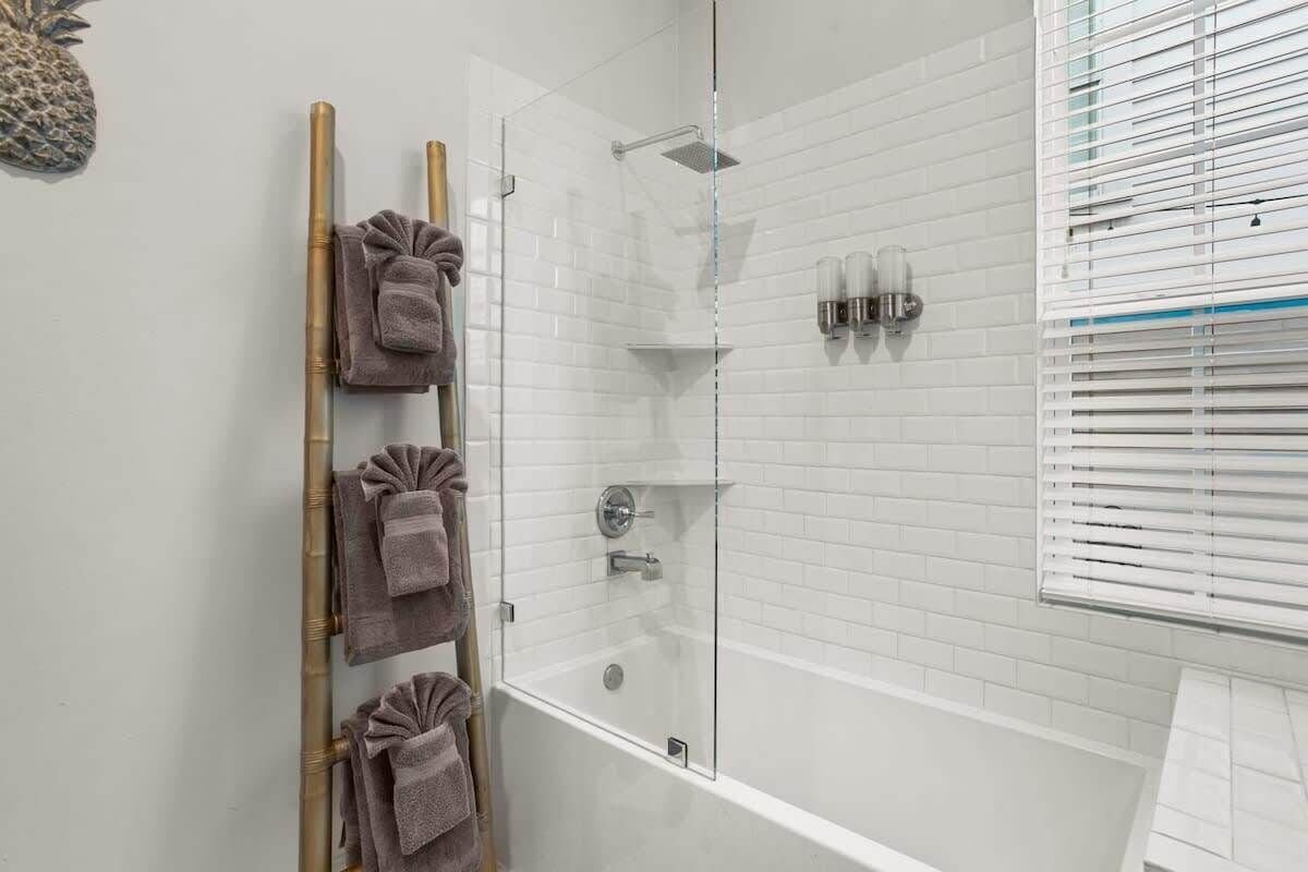 Bathtub, hair dryer, towels