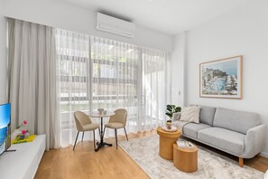 Smart TV - Luxe Central Studio 2 - Close to Randwick (Maroubra)