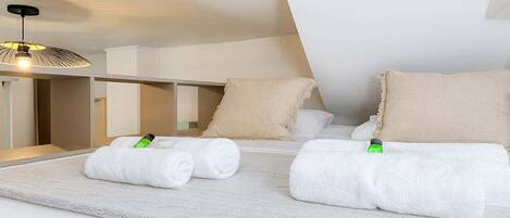 Bügeleisen/Bügelbrett, Reisekinderbett, WLAN, Bettwäsche