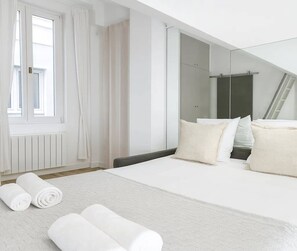 Iron/ironing board, travel cot, WiFi, bed sheets - Stylish studio near the Tuileries Gardens (Paris)