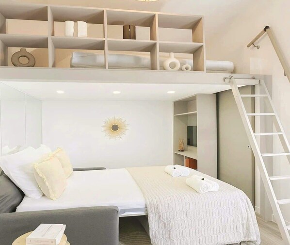 Iron/ironing board, WiFi, bed sheets