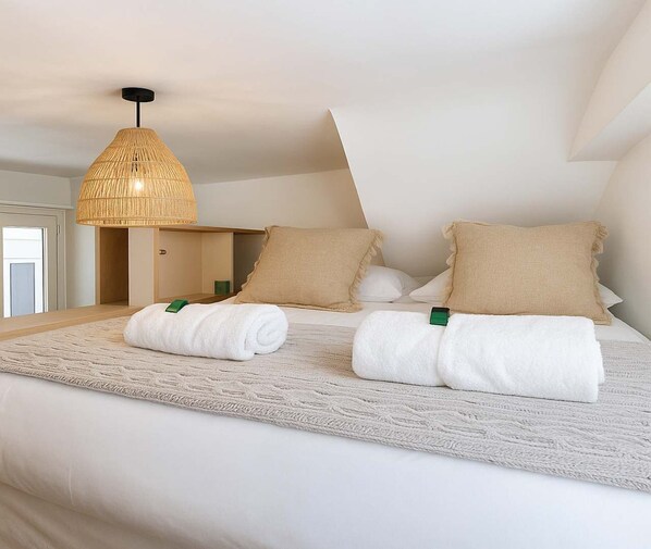 Bügeleisen/Bügelbrett, Reisekinderbett, WLAN, Bettwäsche