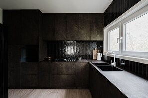 Fridge, microwave, oven, stovetop