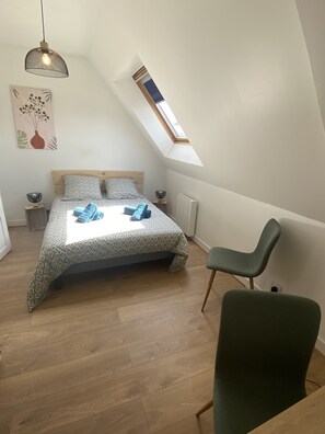 3 bedrooms, desk, iron/ironing board, WiFi