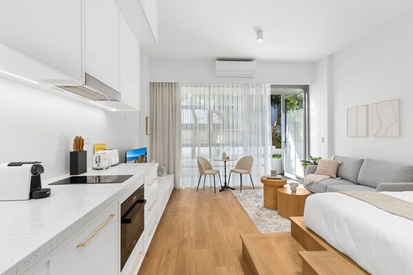 1 bedroom, iron/ironing board, WiFi, bed sheets - Luxe Central Studio 3 - Close to Randwick (Maroubra)