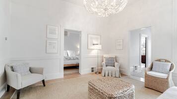 3 bedrooms, desk, iron/ironing board, WiFi