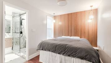 3 bedrooms, desk, iron/ironing board, WiFi