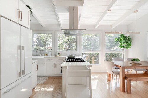 Charming Victorian Oasis: Elegant & Spacious Haven