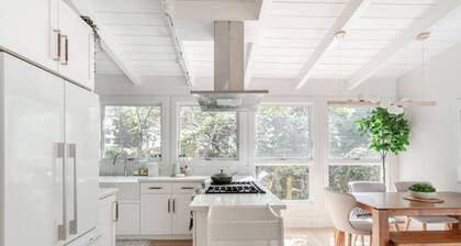 Charming Victorian Oasis: Elegant & Spacious Haven