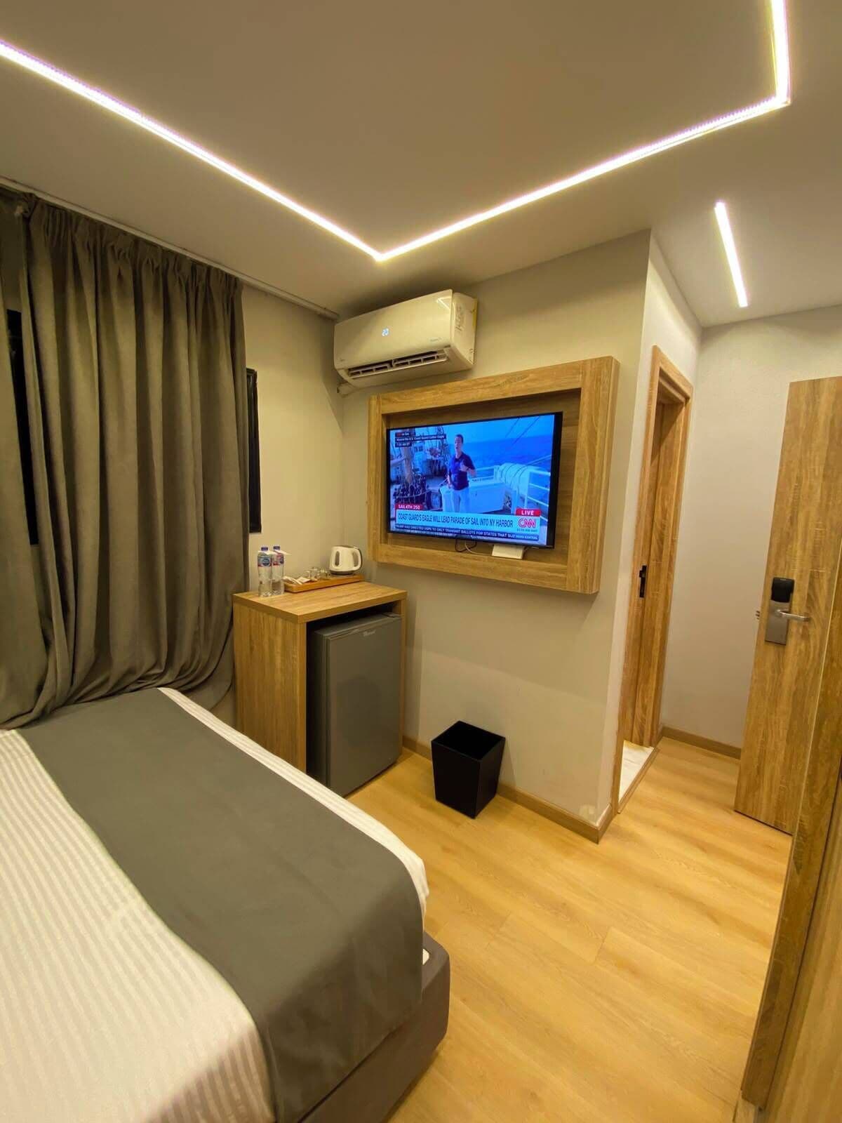 Superior single | Minibar, escritorio, espacio para trabajar con laptop y insonorización 