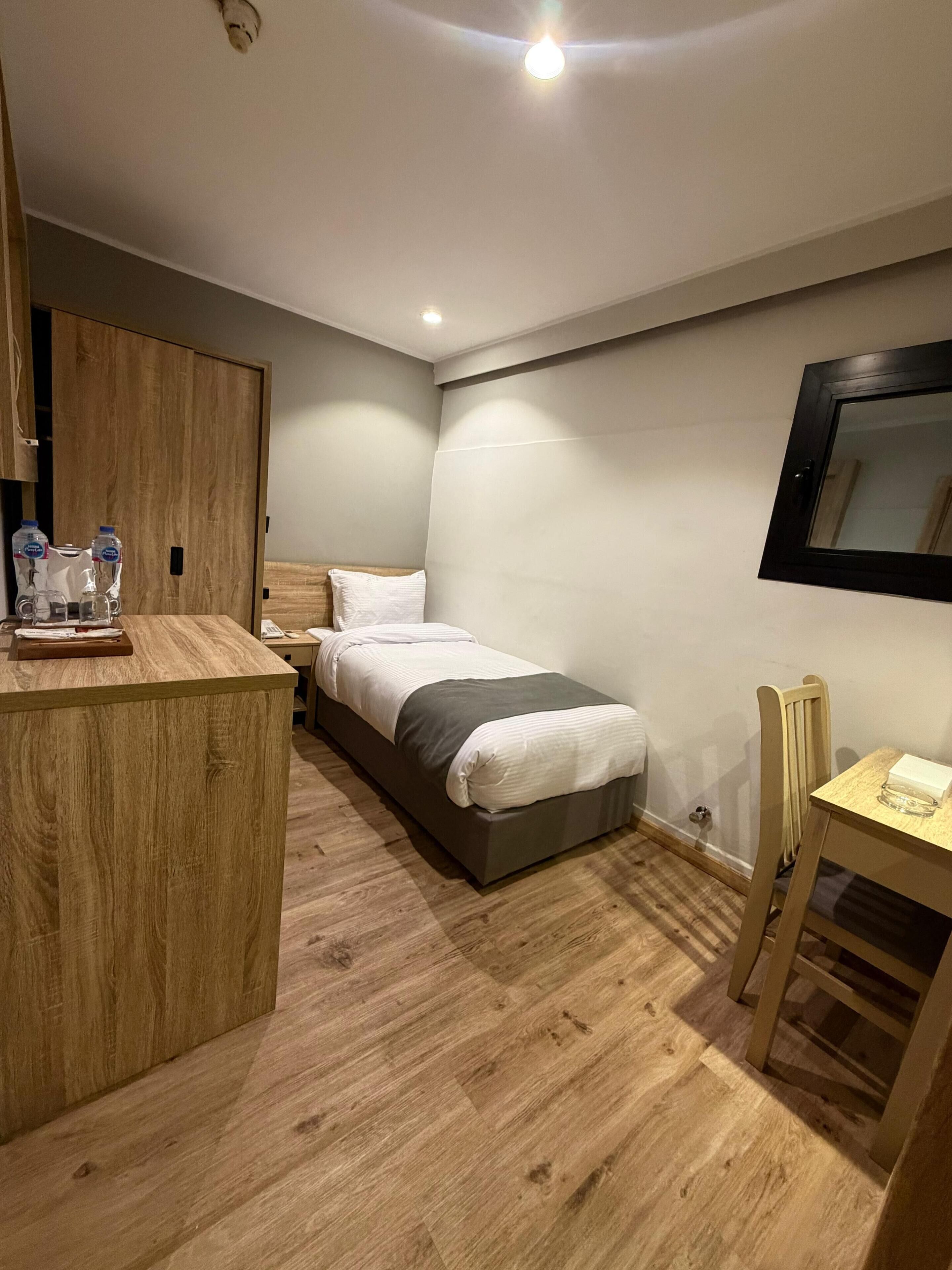 Superior Budget | Minibar, escritorio, espacio para trabajar con laptop y insonorización 