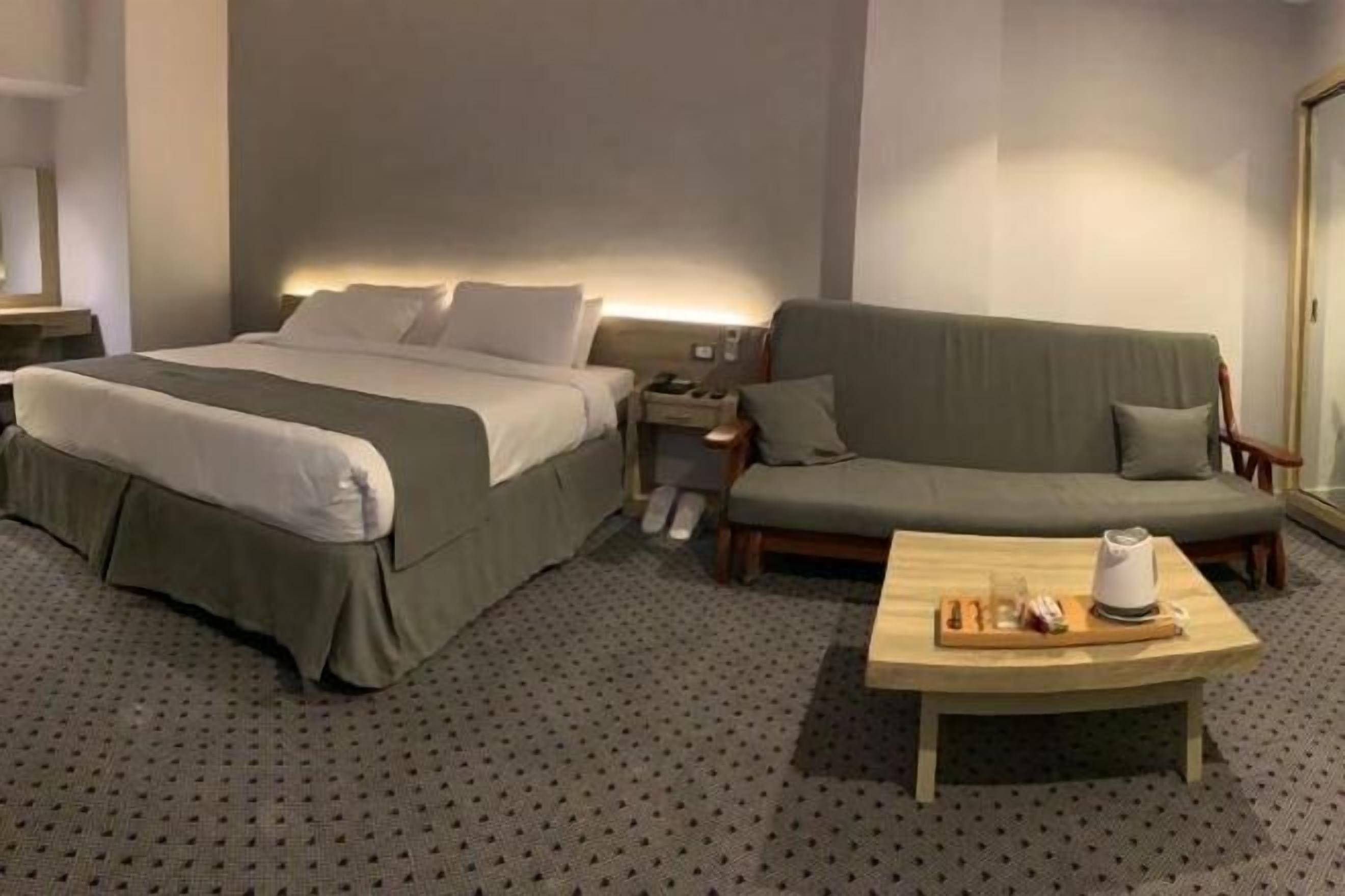 Minibar, Schreibtisch, laptopgeeigneter Arbeitsplatz