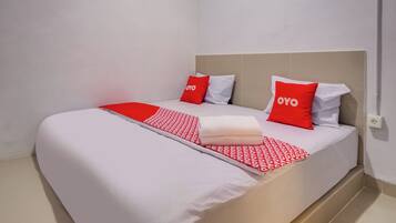 Kamar Double Standar | Ruang kerja ramah laptop, Wi-Fi gratis, dan seprai linen