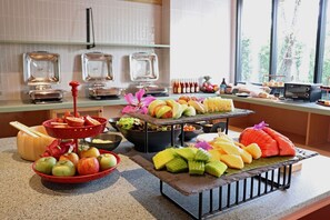 Daily buffet breakfast for a fee - The Quarter Ratchathewi by UHG (Bangkok)