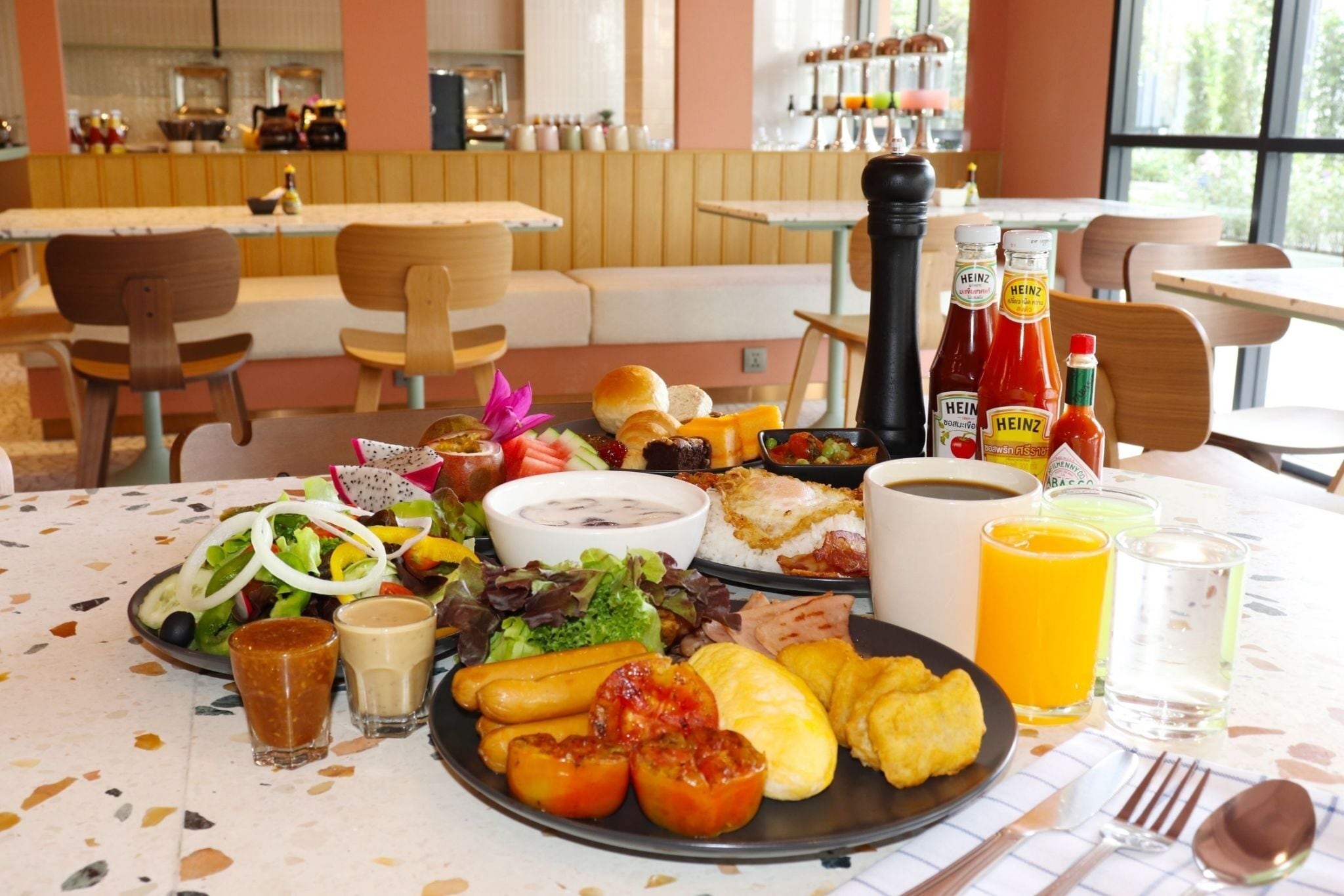 Daily buffet breakfast (THB 350 per person)