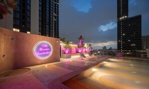 Outdoor pool - The Quarter Ratchathewi by UHG (Bangkok)