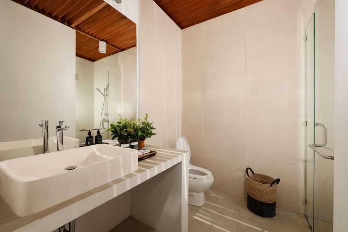 Bany | Dutxa, assecador de cabells, bidet i tovalloles 