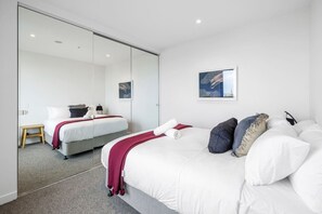 2 bedrooms, desk, iron/ironing board, WiFi