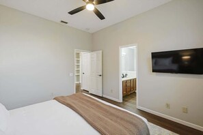 3 bedrooms, iron/ironing board, WiFi, bed sheets