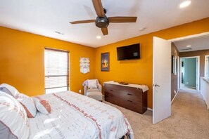 5 Schlafzimmer, Schreibtisch, Reisekinderbett, kostenloses WLAN