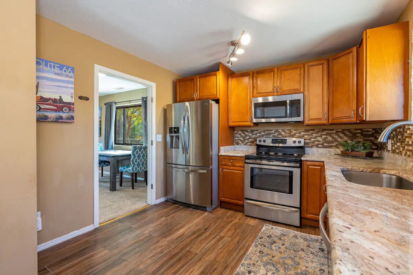 Refrigerador, microondas, horno y parrilla de estufa 