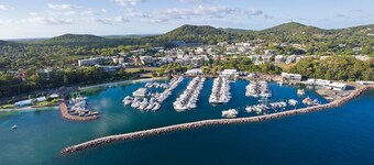 Blue Vista is a romantic one bedroom apartment overlooking Nelson Bay Harbour