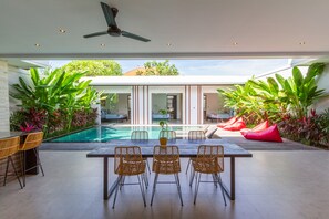 Villa Deluxe, 3 chambres, piscine privée, vue piscine | Salle à manger