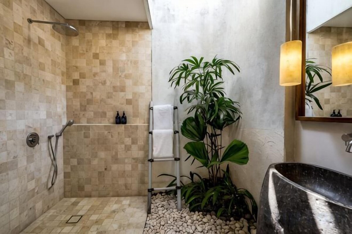 Baño | Regadera, secadora de cabello, bidet, toallas 
