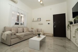 Living area - MODERN APARTMENT 200M FROM ACROPOLIS 100Mbps NETFLIX (Athina)