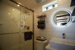 Bathroom - Glampinn Marfa (Marfa)