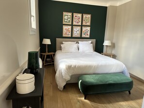 1 habitación, tabla de planchar con plancha, wifi gratis y ropa de cama