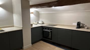 Fridge, oven, stovetop, dishwasher