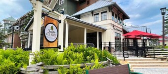 ML152 Mountain Views Close to Slopes and Village