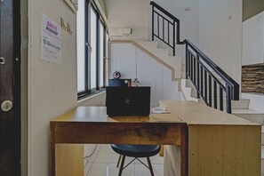 Reception - Hotel O Nany Ayahanda Syariah (Medan)