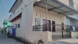 A two-story building with a covered porch and a gated entrance. - Hotel O Nany Ayahanda Syariah (Medan)