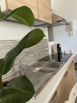 Fridge, coffee/tea maker, electric kettle, cookware/dishes/utensils - Penthouse with sunset view 5 min from Jonio metro. 6.6 km from Termini. (Roma)